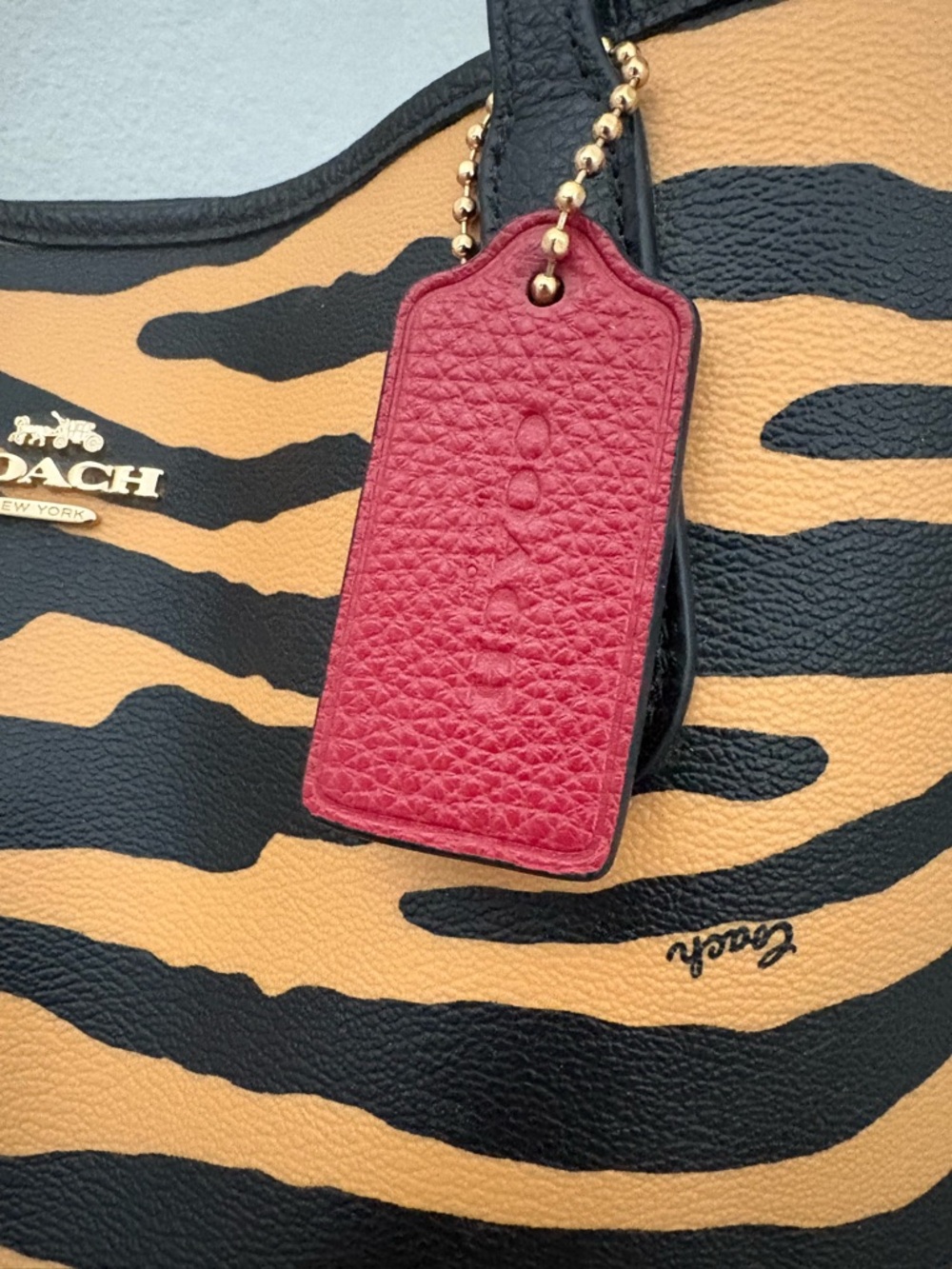🐅 Coach Tiger Print Tote – Statement Piece - Picture 2 of 5